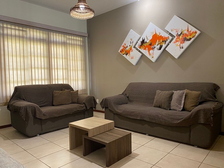 B958 - Casa de praia com 3 quartos em Bombinhas SC