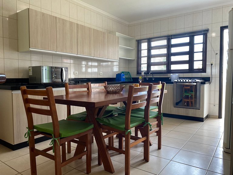 B958 - Casa de praia com 3 quartos em Bombinhas SC