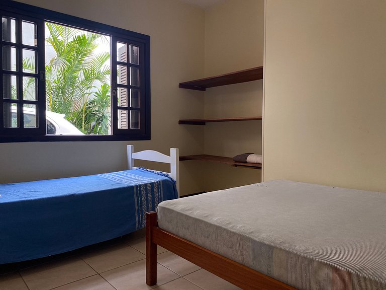 B958 - Casa de praia com 3 quartos em Bombinhas SC