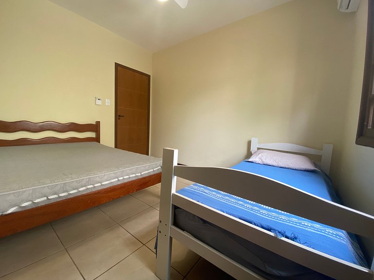 B958 - Casa de praia com 3 quartos em Bombinhas SC