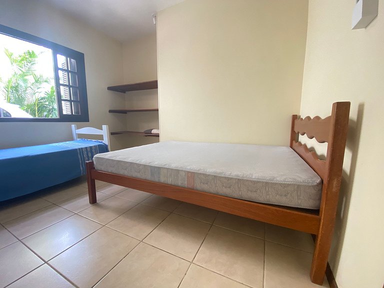 B958 - Casa de praia com 3 quartos em Bombinhas SC