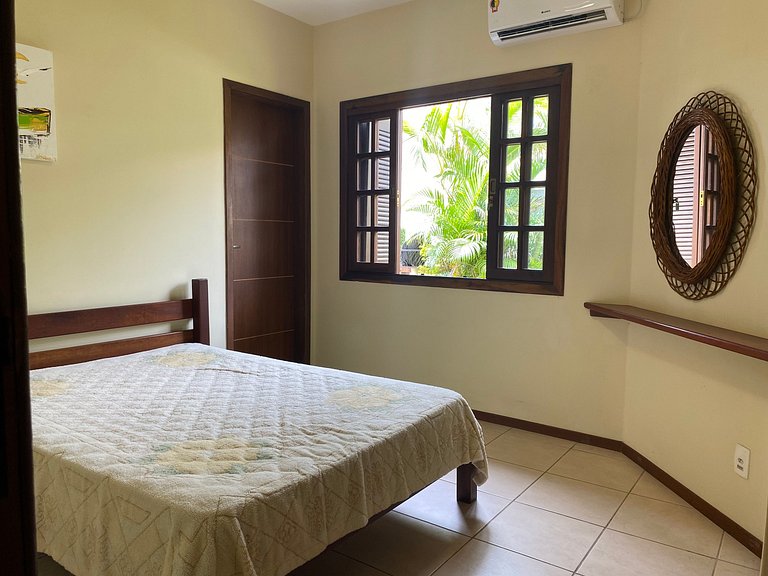 B958 - Casa de praia com 3 quartos em Bombinhas SC