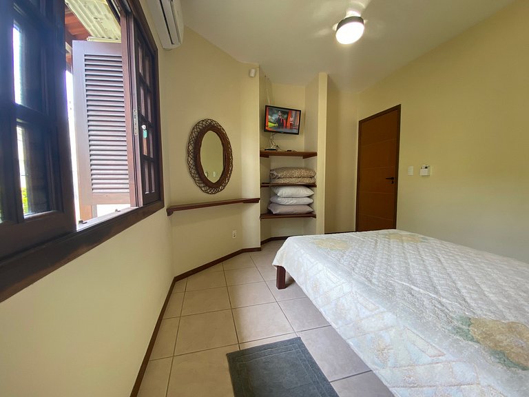 B958 - Casa de praia com 3 quartos em Bombinhas SC