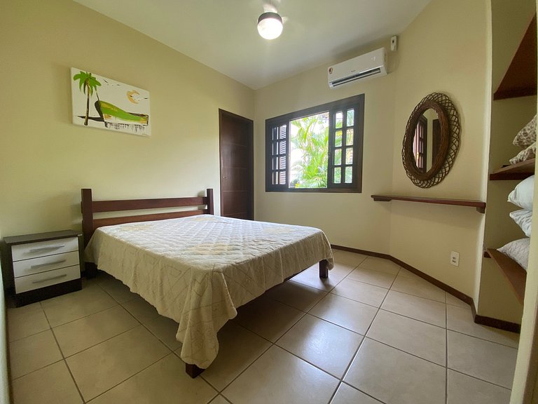 B958 - Casa de praia com 3 quartos em Bombinhas SC