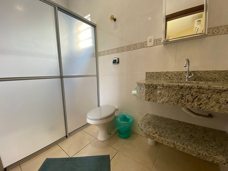 B958 - Casa de praia com 3 quartos em Bombinhas SC