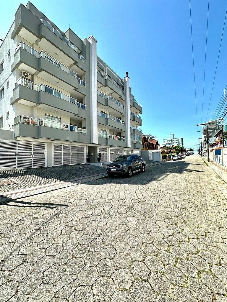 B112 Apto 02 quartos p/ 05 pessoas em Bombinhas SC