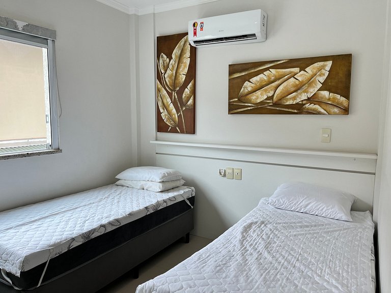 B931 Apto 3 quartos p/ 7 pessoas em Bombinhas SC