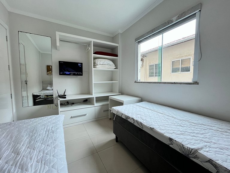 B931 Apto 3 quartos p/ 7 pessoas em Bombinhas SC