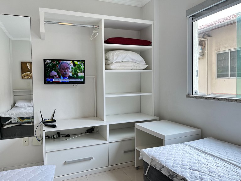 B931 Apto 3 quartos p/ 7 pessoas em Bombinhas SC