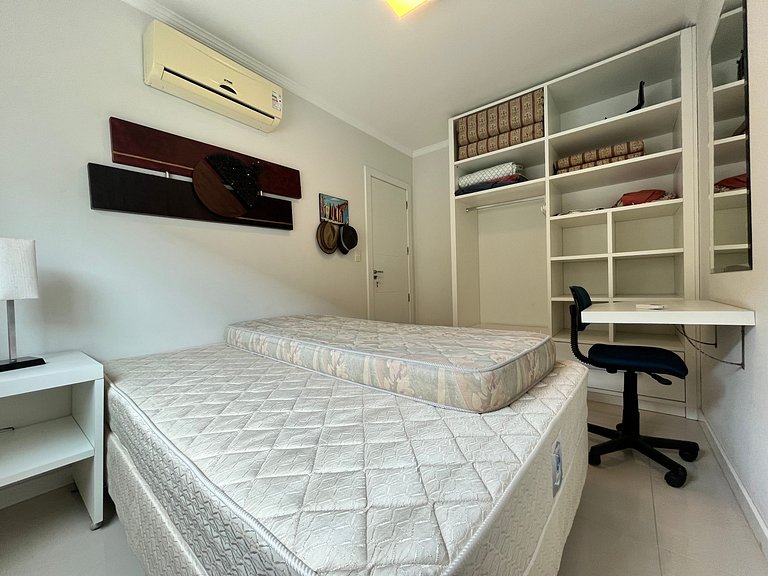 B931 Apto 3 quartos p/ 7 pessoas em Bombinhas SC