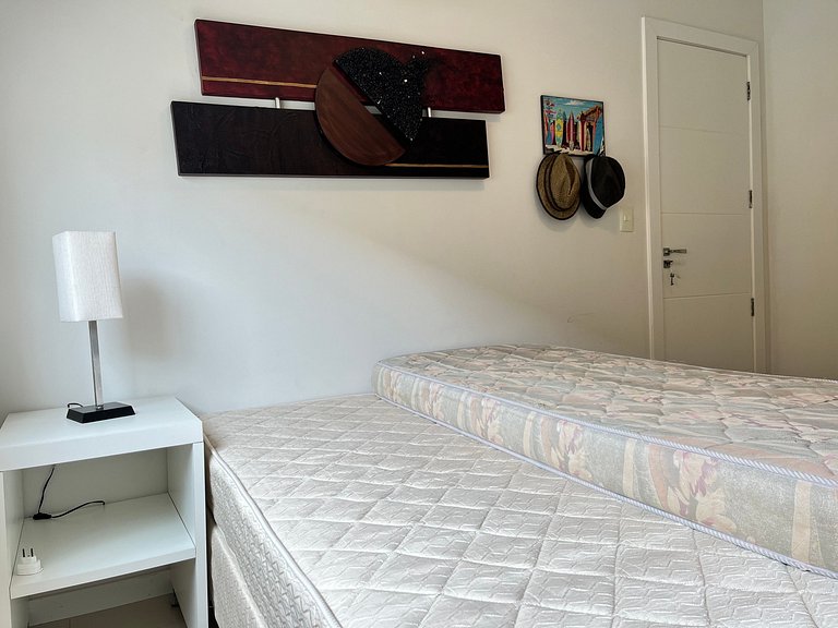 B931 Apto 3 quartos p/ 7 pessoas em Bombinhas SC