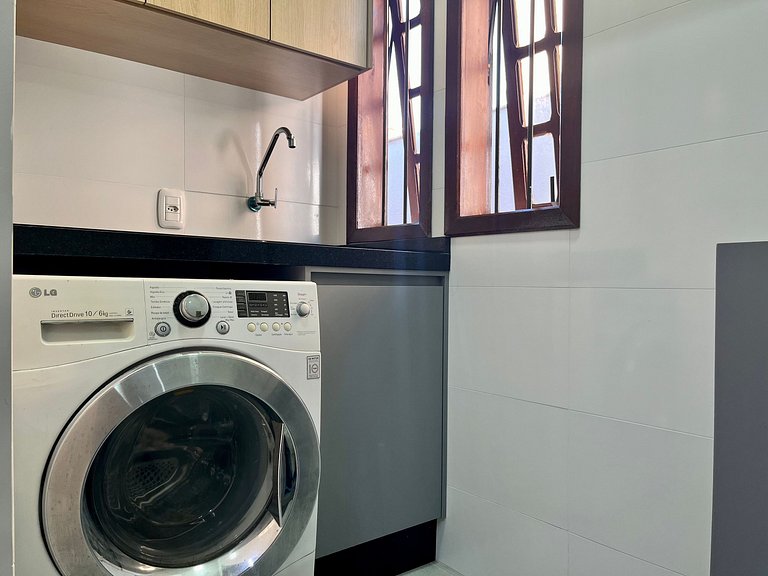 B150 - Casa com 03 suítes em Bombinhas
