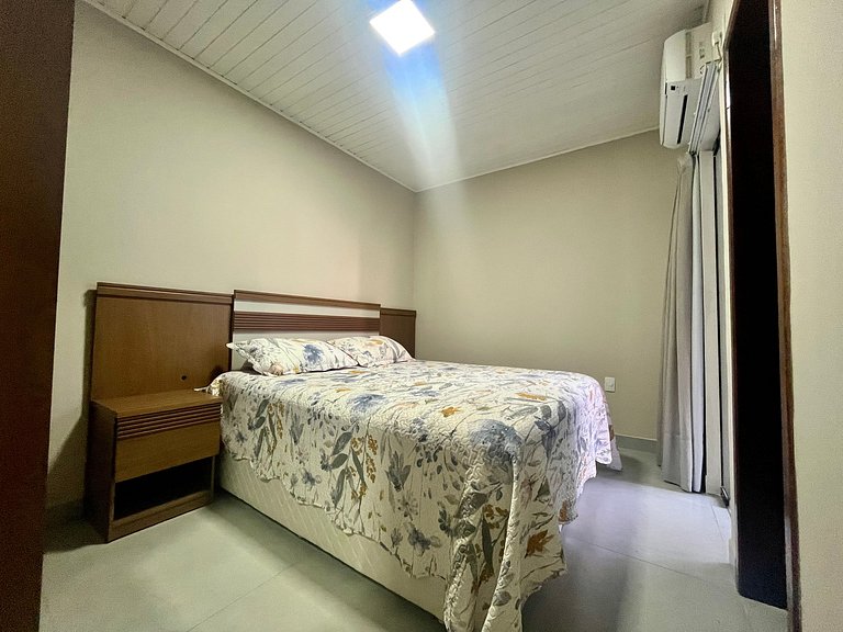 B150 - Casa com 03 suítes em Bombinhas