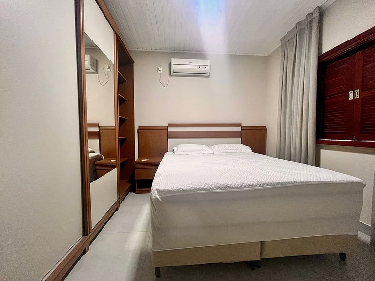 B150 - Casa com 03 suítes em Bombinhas