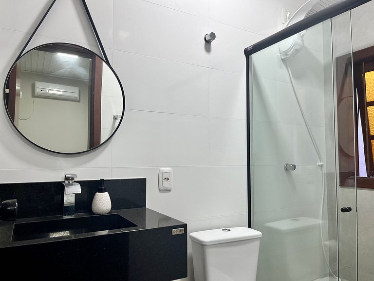 B150 - Casa com 03 suítes em Bombinhas