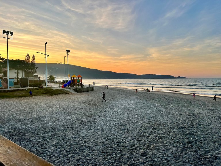 Cobertura 3 quartos para 8 pessoas, pertinho da praia !