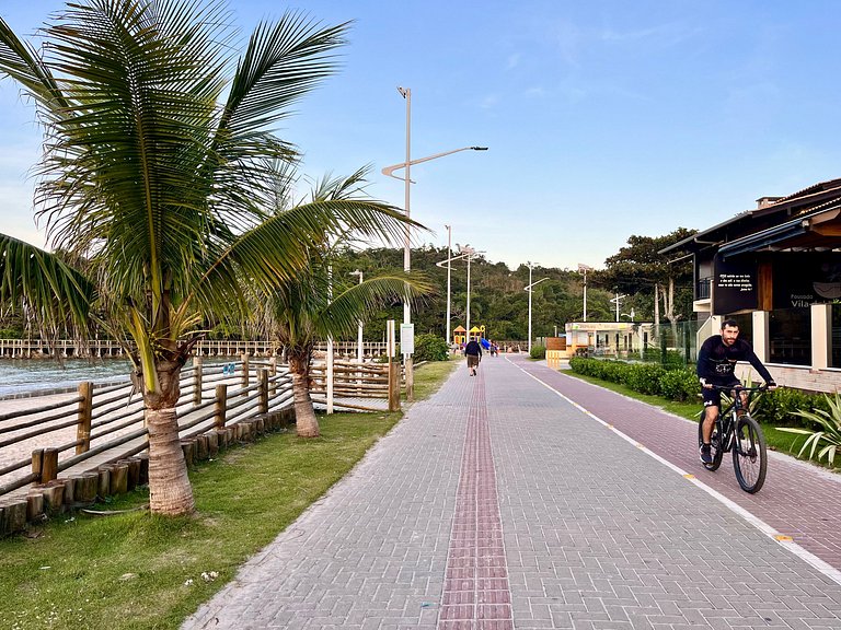 Grande cobertura sob a avenida com 5 quartos e vista do mar!