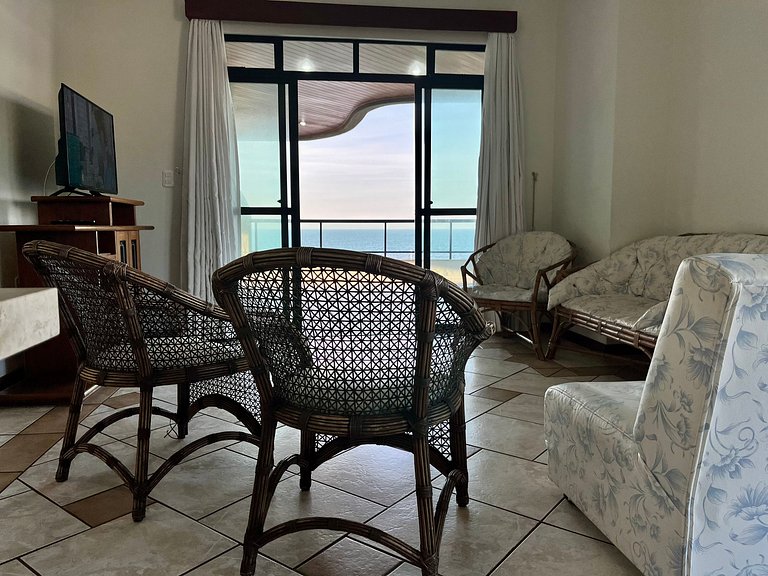 Grande cobertura sob a avenida com 5 quartos e vista do mar!