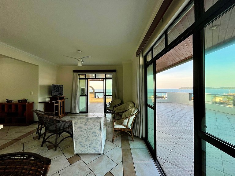 Grande cobertura sob a avenida com 5 quartos e vista do mar!