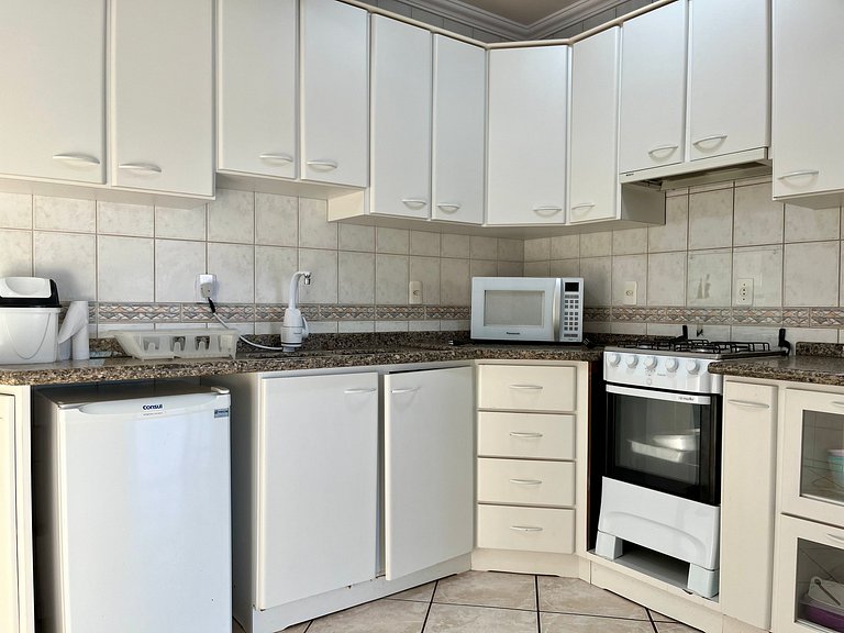 Grande cobertura sob a avenida com 5 quartos e vista do mar!