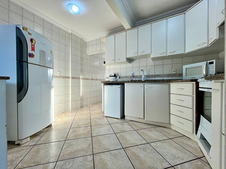 Grande cobertura sob a avenida com 5 quartos e vista do mar!