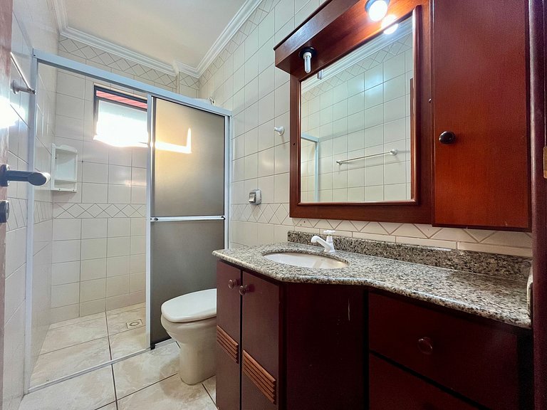 Grande cobertura sob a avenida com 5 quartos e vista do mar!