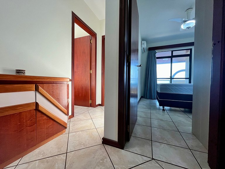 Grande cobertura sob a avenida com 5 quartos e vista do mar!