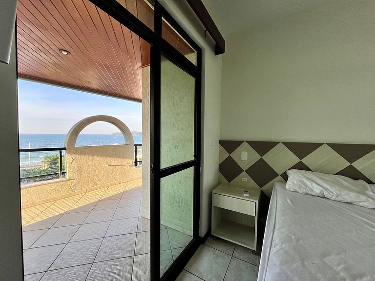 Grande cobertura sob a avenida com 5 quartos e vista do mar!