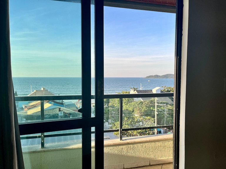 Grande cobertura sob a avenida com 5 quartos e vista do mar!