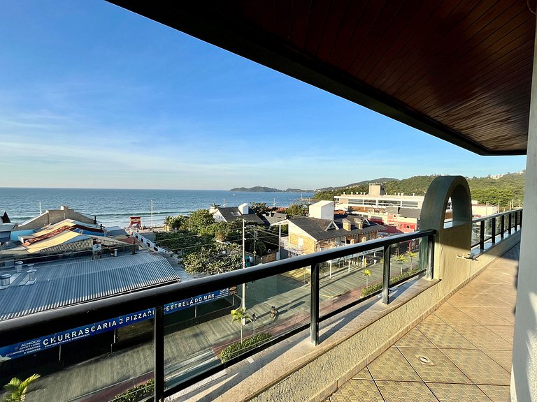 Grande cobertura sob a avenida com 5 quartos e vista do mar!