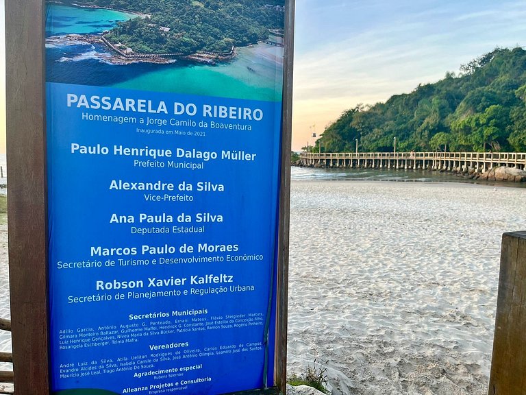 B958 - Casa de praia com 3 quartos em Bombinhas SC