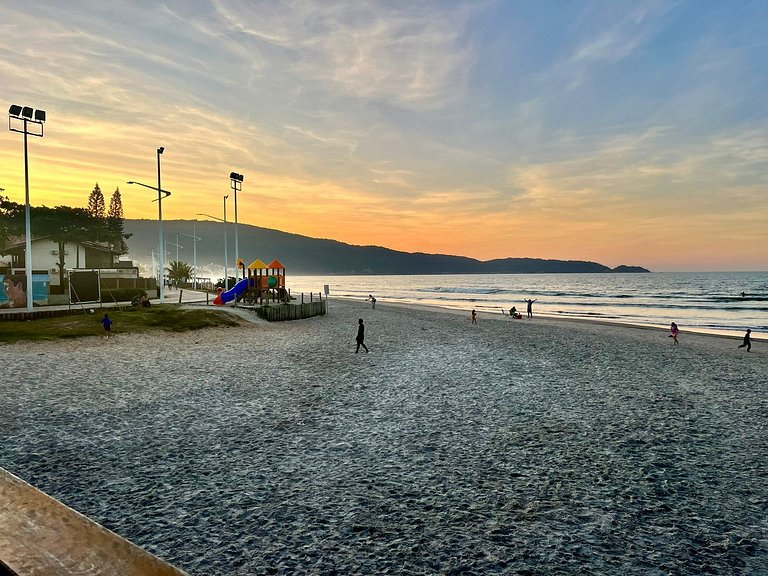 B915 - Apartamento 2 quartos em cond. com piscina