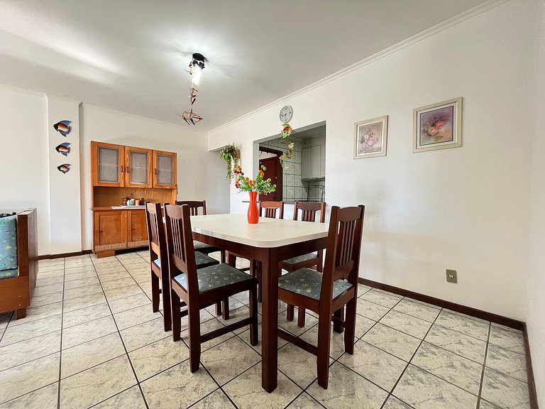 B743 - Apto p/ 05 pessoas perto da praia em Bombas