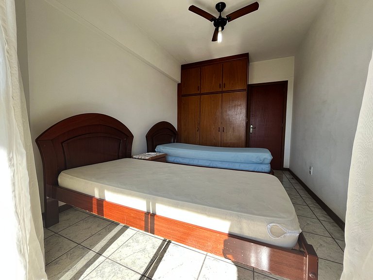 B743 - Apto p/ 05 pessoas perto da praia em Bombas