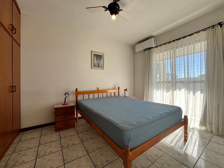 B743 - Apto p/ 05 pessoas perto da praia em Bombas