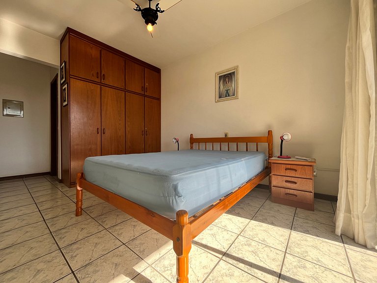 B743 - Apto p/ 05 pessoas perto da praia em Bombas