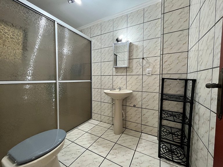 B743 - Apto p/ 05 pessoas perto da praia em Bombas