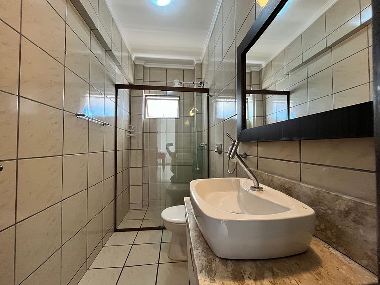 B378 - Apto p/ 06 pessoas perto da praia em Bombas