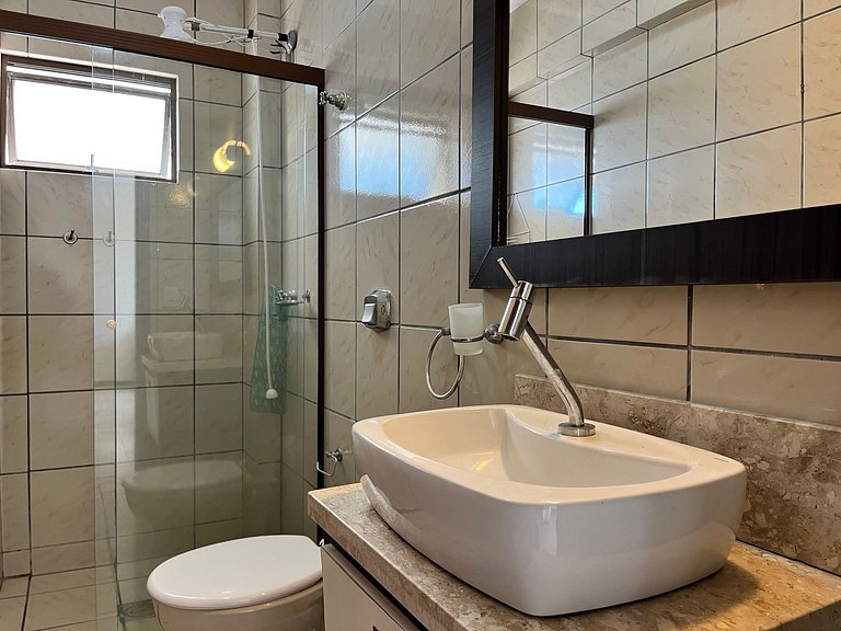 B378 - Apto p/ 06 pessoas perto da praia em Bombas