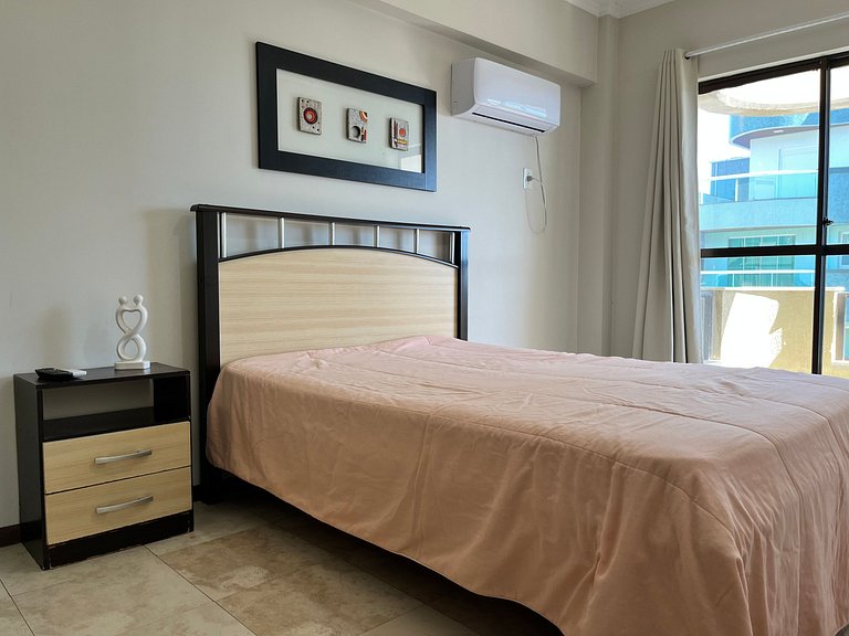 B378 - Apto p/ 06 pessoas perto da praia em Bombas