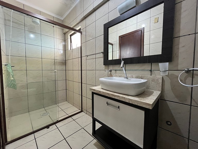 B378 - Apto p/ 06 pessoas perto da praia em Bombas