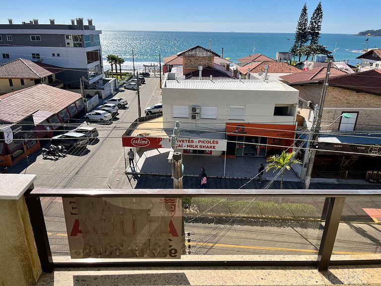 B378 - Apto p/ 06 pessoas perto da praia em Bombas