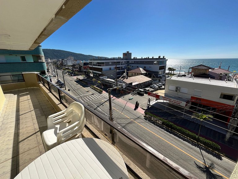 B378 - Apto p/ 06 pessoas perto da praia em Bombas