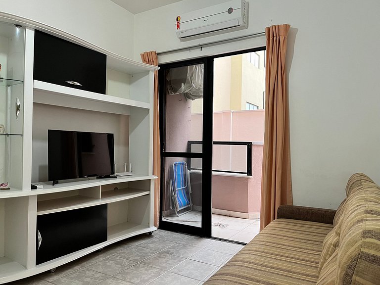 B124-Apto econômico de 1 quarto prédio sob Avenida