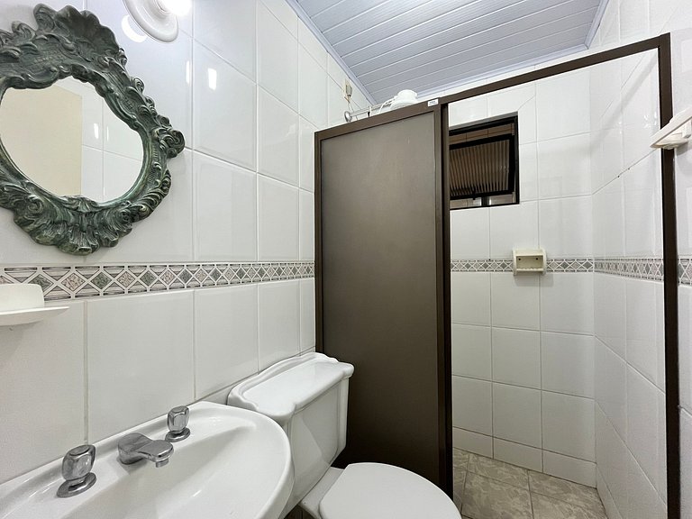 B124-Apto econômico de 1 quarto prédio sob Avenida