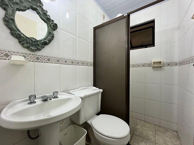 B124-Apto econômico de 1 quarto prédio sob Avenida