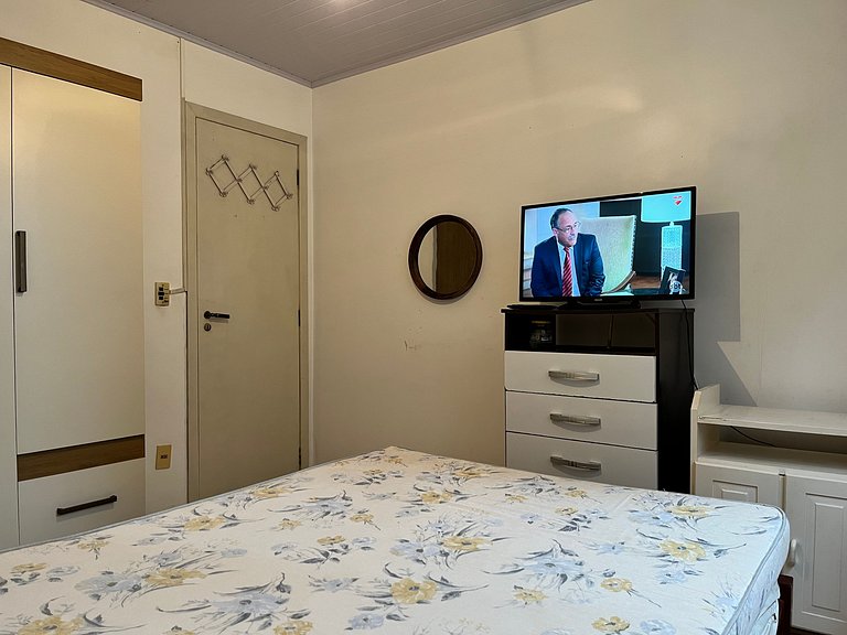 B124-Apto econômico de 1 quarto prédio sob Avenida