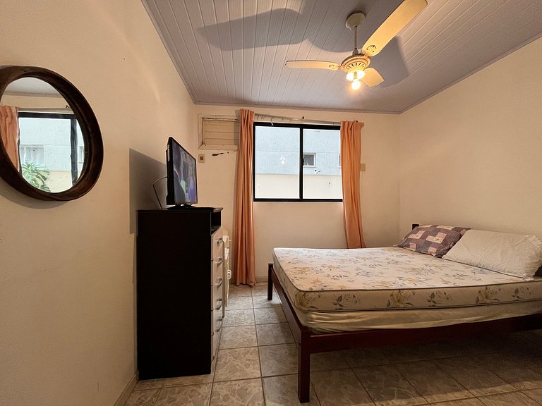 B124-Apto econômico de 1 quarto prédio sob Avenida