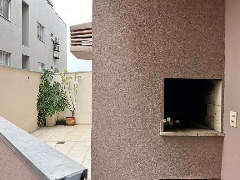 B124-Apto econômico de 1 quarto prédio sob Avenida