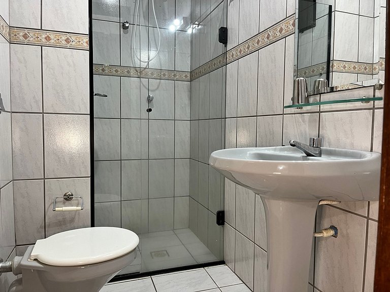 B070 - Apto 2 quartos para 6 pessoas em Bombinhas